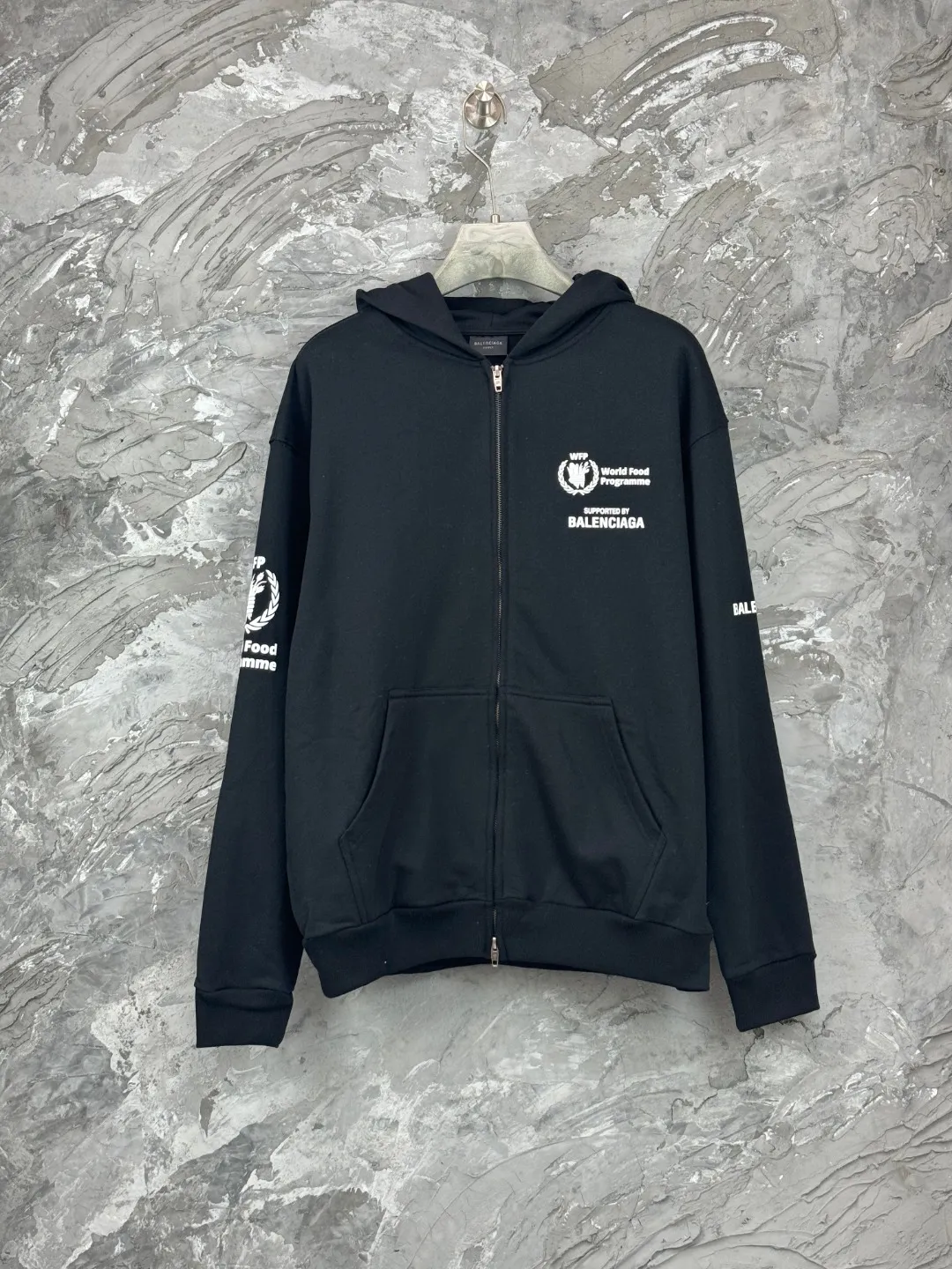 BALENCI*GA . . . . . 460g . Same Style -Color：Black -SIZE：Xs S M L 8976#